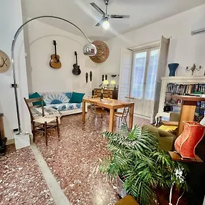  Habitación en casa particular Central Station House Cettina Italia